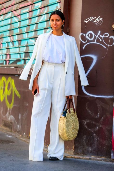 31 looks pour être au top en juillet - Elle total look blanc White Trousers, Total Look, Long Skirt, Summer Vibes, Style Me, Duster Coat, Trench Coat, Black Leather, Mini Skirts