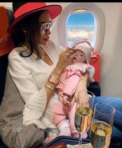 Future Goals Lifestyle, Luxury Mom, Luxury Marriage, Mommy Photos, Mommy And Me Photography, Baby Mum, Jetset Babe, Baby And Parents, In My 30s