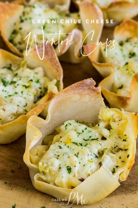 Wonton wrappers filled with chile cheese and corn Green Chile Dip, Horderves Appetizers, Wonton Wrapper Recipes, Dip Dip, Cheese Wontons, Wonton Cups, Corn Cheese, Wonton Recipes, Elegant Appetizers