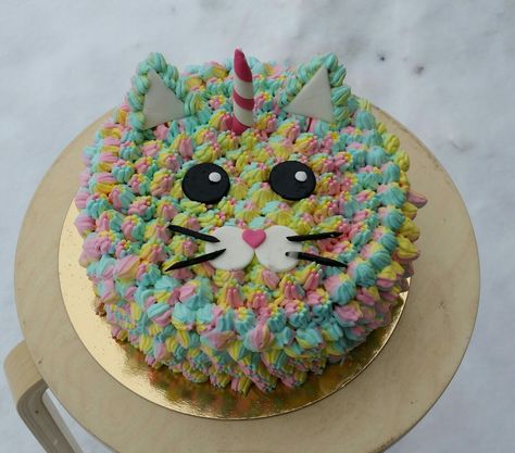 Rainbow unicorn kitty cake Rainbow Kitty Cake, Rainbow Cat Cake, Unicorn Cat Cake, Kitten Cake, Unicorn Kitty, Birthday Cake For Cat, Rainbow Kittens, 5 Birthday, Kitty Cake