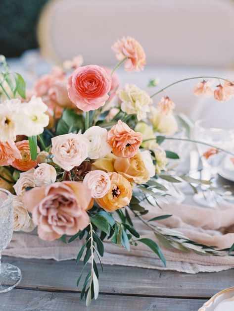 Romantic Tuscan Wedding Inspiration with Spring Florals | Southern California Wedding Inspiration Early Spring Wedding Ideas, Romantic Preppy Style, Peach Terracotta Wedding, Mountain Marriage, March Wedding Flowers, Yellow Reception, Reception Florals, Tuscan Inspired Wedding, Centerpieces Floral