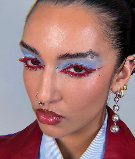 Unique Face Markings, Colour Harmony Makeup, Avant Garde Makeup Looks, Sickly Makeup, Avant Garde Makeup Creative, Maximalism Makeup, Interesting Makeup Looks, Avante Garde Makeup, Makeup Inspo Creative