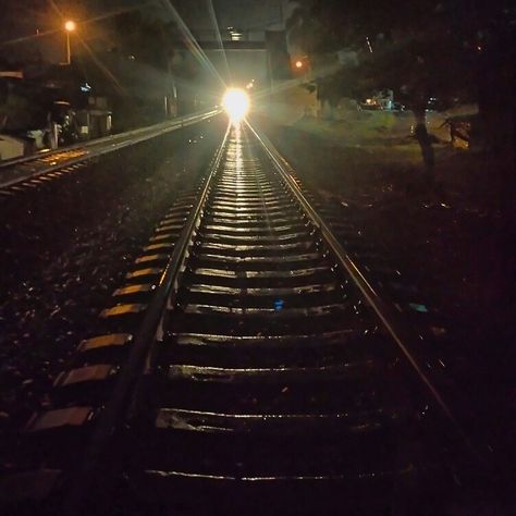 Watch out!.     #🚂 #train #railways #trainstation  #photographylovers #night #watchout #nite #walking #photooftheday #photography #photo #pictureoftheday  #photographer #pictures #hdr #xperiaphotoacademy #vsco #vscocam #xperiaphotography #sonyxperiam5 #XperiaM5 #Xperia #InstateXperia #sony Train Tracks At Night, Train Tracks Aesthetic, Quiet Vibe, Train At Night, Train Night, Railway Accidents, Train Conductor, Graffiti Photography, Photographer Pictures