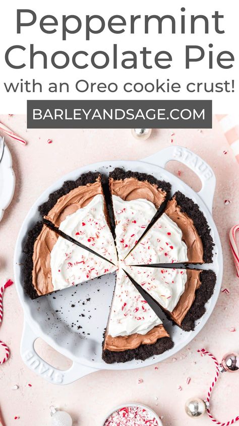 This chocolate peppermint pie has a crunchy Oreo pie crust filled with a silky chocolate peppermint filling and topped with peppermint whipped cream! Peppermint French Silk Pie, Peppermint Pie With Oreo Crust, Dr Pepper Pie, Peppermint Chocolate Pie, Hot Cocoa Pie, Peppermint Pie No Bake, Peppermint Cream Pie Recipe, Christmas Pie Ideas, Chocolate Peppermint Pie