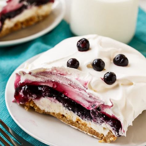 Blueberry Delight Desserts With Blueberries, Desserts Potluck, Easy Potluck Desserts, Blueberry Delight, Cool Whip Desserts, Spicy Southern Kitchen, Canned Blueberries, Biscuits Graham, Potluck Desserts