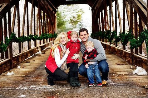 Fifty Two Shades of Shay: Family Photo Sessions | Mix & Match Mama Family Photo Outfits Winter, Christmas Pictures Outfits, Winter Family Photos, Christmas Pics, Family Christmas Pictures, Family Picture Poses, Christmas Picture, Photo Sets, Family Photo Pose