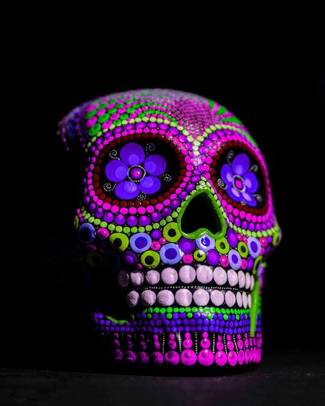 Mexican Skull - La Calavera de Azucar - Wall Art Glass Printing Model 2 For lovers of the Mexican culture. The Mexican skull is a classic. Print your home interior digital picture in a wall art glass printing - The best wall decorating option - The best decorative wall art! Forget about canvas pictures... with our plexiglass wall arts, you will be in the next level of wall decór! Canvas prints are not trending anymore. And once you buy your glass wall art you will understand why! Select your dec Painted Skull Ideas, Sugar Skull Images, Mexican Skull Art, Decorated Skulls, Black Sugar Skull, Painted Skulls, Plexiglass Wall, Painted Skull, Rune Tattoo