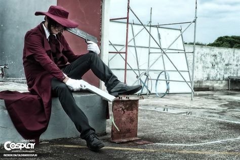 Alucard cosplay Van Helsing Costume, Alucard Cosplay, Hellsing Cosplay, Hellsing Ultimate Anime, Alucard Hellsing, Real Vampires, Hellsing Ultimate, Hellsing Alucard, Van Helsing