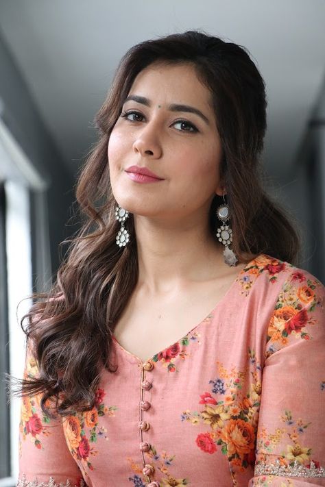 Raashi Khanna stills from Adanga Maru promotions - South Indian Actress Raashi Khanna, Rashi Khanna, Bollywood Hairstyles, Indian Woman, Bollywood Girls, Beautiful Smile Women, Indian Beauty Saree, Desi Beauty, Look Fashion