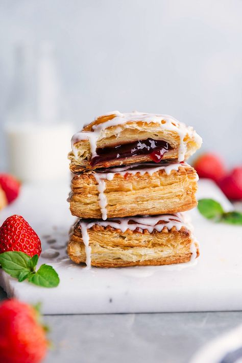 Homemade jam-filled pastries are filled with an easy vanilla glaze. These copycat Toaster Strudels are so quick and easy to make! Recipe via chelseasmessyapron #pillsbury #homemade #recipe #icing #toasterstrudel #pastry #jamfilled Toaster Strudel Icing Recipe, Toaster Strudel Icing, Toaster Strudel, Pepperidge Farm Puff Pastry, Chelsea's Messy Apron, Vanilla Glaze, Strawberry Cream Cheese, Berries Recipes, Delicious Breakfast Recipes