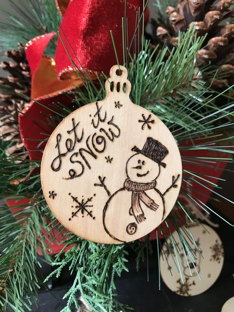 Woodburning Christmas Patterns, Woodburn Ornaments Diy, Pyrography Christmas Ideas, Wood Burning Ideas Patterns Woodburning Christmas Ornament, Pyrography Christmas Patterns, Woodburning Ornament Ideas, Woodburning Christmas Gift Ideas, Pyrography Christmas Decorations, Woodburning Ideas Christmas