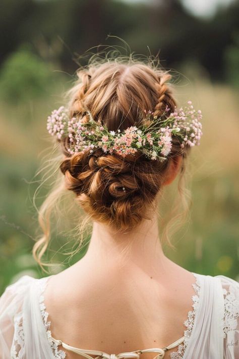 Creative Hair Color Ideas, Woodland Wedding Flowers, Trendy Braided Hairstyles, Flower Crown Veil, Wedding Hair Flower Crown, Wedding Hairdo, Elegant Wedding Hairstyles, Romantic Waves, Hairstyles Elegant