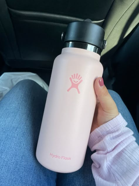 Pink Hydro Flask, School Wishlist, Hydro Flask Water Bottle, Pink Water Bottle, Trendy Water Bottles, School Bag Essentials, Flask Water Bottle, Skincare Secrets, Cute Water Bottles