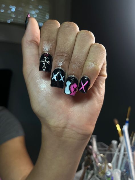 Kaws Nails Short, Nails Kaws, Kaws Pink, Kaws Nails, Black Kaws, Red Sparkle Nails, Silver Acrylic Nails, Acrylic Nails Yellow, Hoco Nails