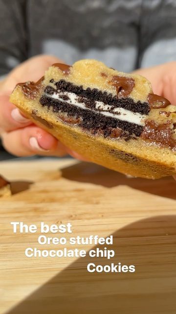 Chahinez | Food Blogger on Instagram: "@chahinez_tbt giant oreo stuffed chocolate chip cookies made with a delicious cookie base a double stuff Oreo in the center! Grab the recipe on my site on bio https://lifestyleofafoodie.com/oreo-stuffed-chocolate-chip-cookies/ #tasteofhome #cookies #oreos #chocolatechip #chocolatechipcookies" Stuffed Chocolate Chip Cookies, Sherbet Recipes, Oreo Stuffed Chocolate Chip Cookies, Cookie Base, Dee Dee, Therapy Ideas, Yummy Cookies, Cookies And Cream, Just Desserts