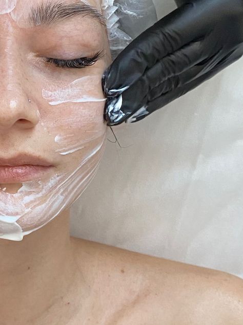 Aesthetic Facial Pictures, Facial Asethic, Facial Aesthetic Photography, Esthetician Aesthetic Pictures, Facialist Aesthetic, Esthetics Pictures Instagram, Beauty Therapy Aesthetic, Spa Facial Aesthetic, Aesthetics Facials