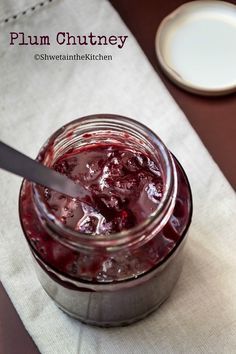 Plum Chutney Recipe -an Indian spiced vegan condiment that is spicy, tangy and sweet Plum Chutney Recipe, Plum Chutney Recipes, Plum Chutney, Tomato Chutney Recipe, Plum Recipes, Chutney Recipe, Tomato Chutney, Green Chutney, Chutney Recipes