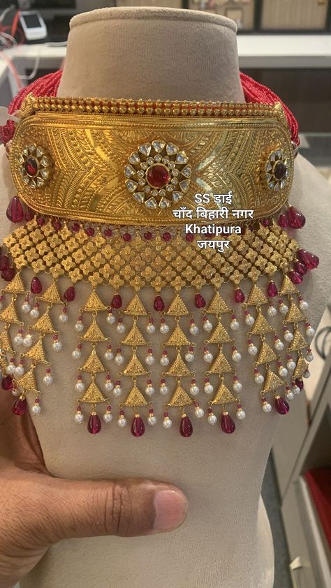 Rajputi Gold Jewellery Set, Rajputi Hathphool Design, Rajputi Necklace Set Gold, Rajputi Aad Design Gold, Rajputi Gold Jewellery, Rajput Jewellery, Rajasthani Bride, Fashion Jewelry Necklaces Gold, Rajasthani Dress