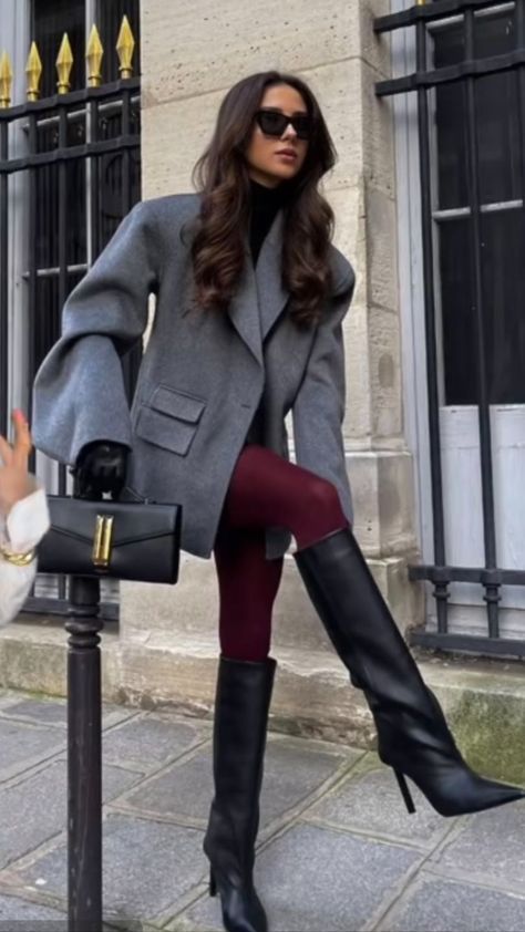 Burgundy Thighs Outfit, Bordo Outfit, Dinner Winter Outfit, Work Dinner Outfit, Bordeaux Boots, Fall Skirt Outfits, Skirts And Boots, Casual Dinner Outfits, Dinner Outfit Casual