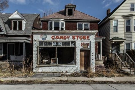 Abandoned Store, Horror Images, Candy Stores, Abandoned Town, Shotgun House, Abandoned Property, Creepy Houses, Rust Belt, Horror Book