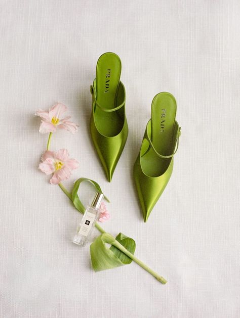 Wedding flat lay details explained - Showit Blog Wedding Flat Lay Details, Wedding Shoe Photos, Green Bridal Shoes, Wedding Shoes Green, Rainforest Wedding, Philbrook Museum, Wedding Flat Lay, Olive Green Weddings, Flat Lay Inspiration