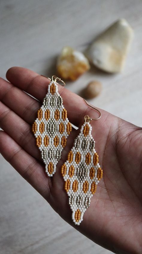 Snails and Fairydust Diamond Seed Bead Earrings, Beaded Earrings Pattern, Stitch Earrings, Beadwork Designs, Beaded Earring, Brick Stitch Earrings, Beaded Jewlery, Bead Embroidery Patterns, Seed Bead Patterns