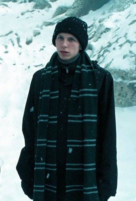 Harry Potter Slytherin House scarf (screen-accurate) - Dovile's Knitting & Crochet Gryffindor And Ravenclaw, Slytherin Scarf, Ravenclaw Scarf, Gryffindor Scarf, Witchy Academia, Harry Potter Hogwarts Houses, Noble Collection, Harry Potter Scarf, Harry Potter Slytherin