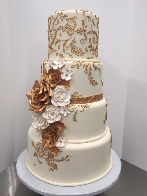 Brown Wedding Theme, Bronze Wedding, Garnet Wedding, Bakers Gonna Bake, Extravagant Wedding, Bolo Fake, Engagement Cakes, Brown Wedding, Wedding 2025