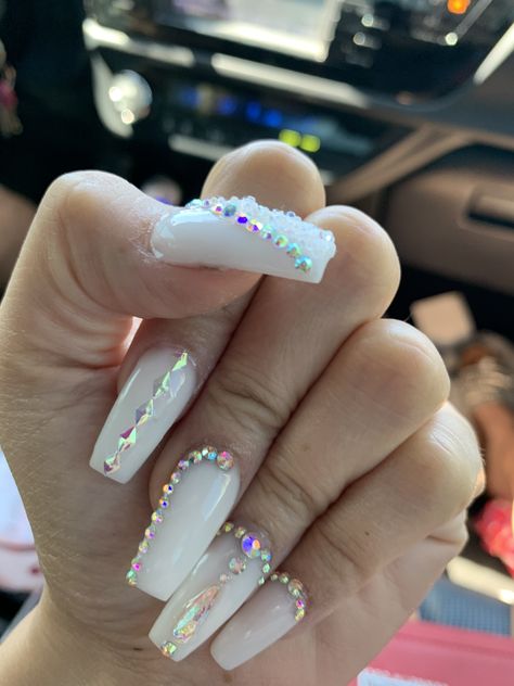 White Nails With Jewels Rhinestones, White Diamond Nails, Stickers Mushrooms, White Nails With Rhinestones, Nail Tattoos, Nails With Rhinestones, White Glitter Nails, White Nail Designs, Nails For Kids