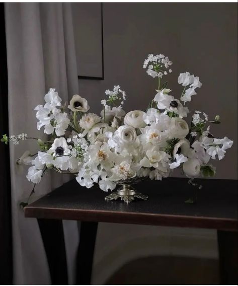 White Anemone Wedding Flowers, Monochrome Floral Arrangement, Peonies Table Decoration, Black And White Floral Arrangements, Modern Chic Wedding Decor, Bridal Bouquet Anemone, Anemone Arrangement, Anemone Centerpiece, Tuscan Wedding Theme