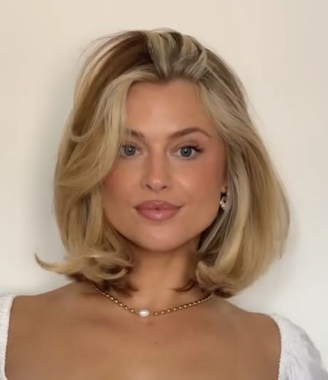 Long Bob Half Up, Mid Thirties Hair Styles, Short Blonde 90s Hair, 90s Short Hair Round Face, Short Hair With Cowboy Hat, Cute Short Blonde Hairstyles, Thick Short Hair With Layers, Short Hair Crimped, Blonde Bob With Money Piece