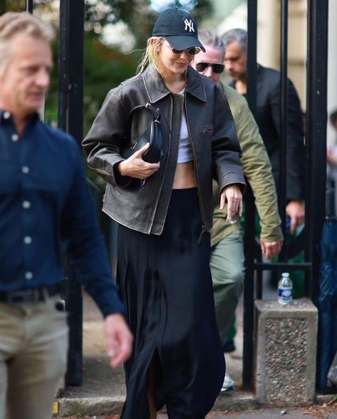 Paris October, Yankees Cap, Gigi Hadid Style, Hadid Style, France Paris, Mansur Gavriel, Gigi Hadid, Ballerinas, Fashion Models