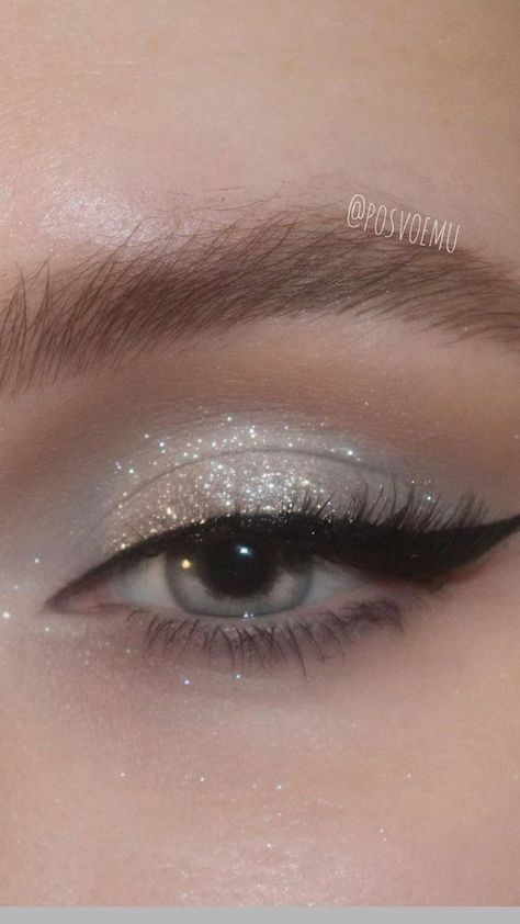 Sparkly Makeup Looks Simple, Homecoming Makeup Sparkly, Hoco Makeup Ideas Silver, Silver Makeup Looks For Wedding, Glittery Eye Makeup Natural, Prom Makeup With Diamonds, Hoco Makeup Silver, Prom Makeup Looks Silver, Silver Sparkle Makeup