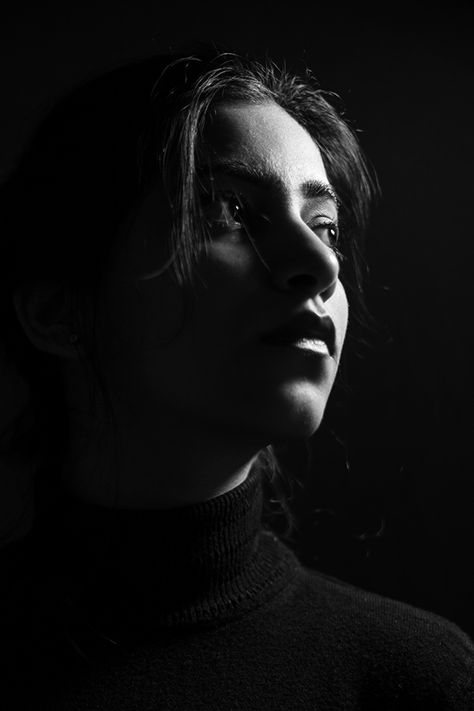 PORTFOLIO / PORTRAIT PHOTOGRAPHY on Behance Artist Photography Portrait, Short Lighting Photography Portraits, B And W Portrait, Female Portrait Black And White, Motion Portrait Photography, Black White Studio Photography, Short Lighting Photography, Black And White Aesthetic Portrait, Dramatic Light Portrait