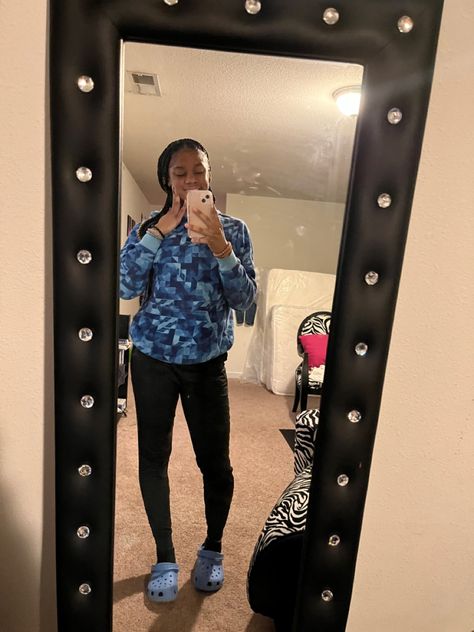 Light Blue Crocs Outfit, Grey Crocs Outfit, Crocs Outfit Black Women, Purple Crocs Outfit, Cute Croc Outfits, Blue Crocs Outfit, Croc Outfits Women, Croc Outfits, Purple Crocs