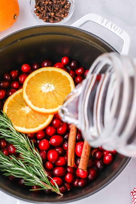 Christmas Potpourri | 5 Ingredients! | Stovetop Recipe | Easy DIY Gift Idea Stovetop Christmas Potpourri, Holiday Simmer Pot, Christmas Simmer Pot, Holiday Potpourri, Simmer Pot Recipes, Sweet Smoothies, Simmer Pot, Sheet Pan Dinners Recipes, Plant Based Cookbook