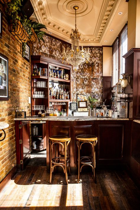 The Smallest Bar in Canada: Montreal’s El Pequeño | NUVO Small Speakeasy Bar, Small Bar Interior, Speakeasy Bar Ideas, Small Cocktail Bar Design, Small Bar Restaurant, Small Cocktail Bar, Small Wine Bar, Country Bars, Bar In Living Room