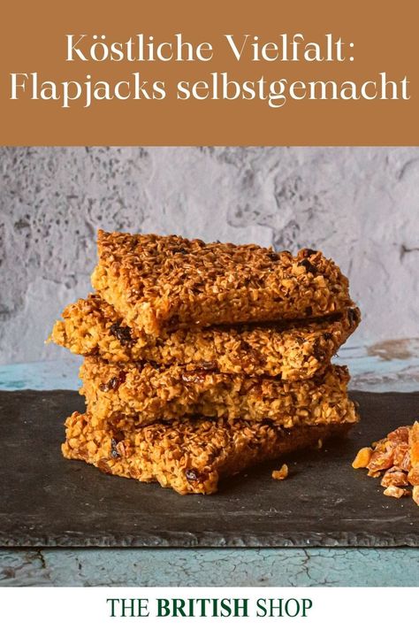 In unserem Blogbeitrag erfahren Sie, wie Sie British Flapjacks mit Haferflocken, Golden Syrup, Mandeln und Cranberrys zubereiten können. Entdecken Sie die Vielfalt dieses traditionellen Gebäcks und lassen Sie sich inspirieren, eigene Variationen zu kreieren. #FlapjackRezept #BritischeRezepteVegetarisch British Shop, Golden Syrup, Syrup, Dessert, Baking