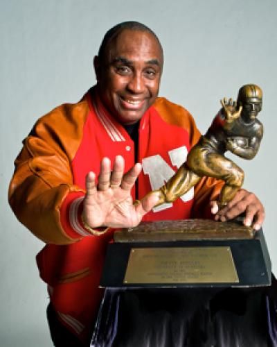 University of Nebraska Cornhuskers football 1971 Heisman Trophy to Johnny Rogers Nebraska Huskers Football, Nebraska Cornhuskers Football, Husker Football, Pro Football Teams, Football Artwork, Usc Football, Nebraska Football, Heisman Trophy Winners, Heisman Trophy