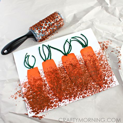 Bubble Wrap Carrot Patch Craft ! Farmer Craft, Bubble Wrap Art, Carrot Craft, Snake Crafts, Carrot Patch, Crafty Morning, Spring Art Projects, Kindergarten Art Projects, Farm Activities