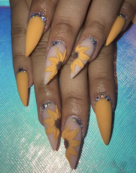 Nail Art Printer, Pedi Ideas, Stiletto Nail Art, Yellow Nails, Chic Nails, Flower Nails, Mani Pedi, Gorgeous Nails, Stiletto Nails