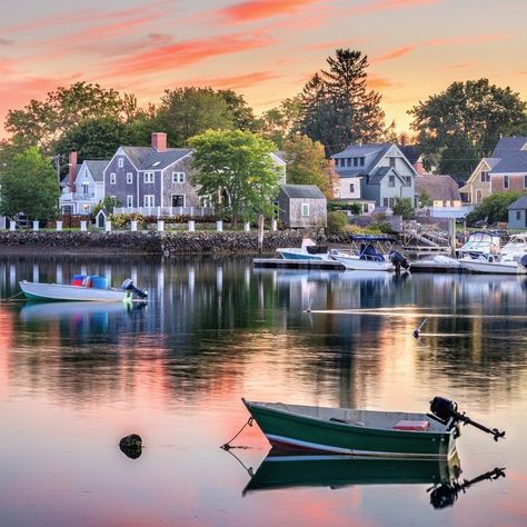 11 Must-Visit Quaint Towns In New Hampshire - TravelAwaits Hampton Beach, Lake Winnipesaukee, Scenic Railroads, States In America, Best Places To Live, A Town, To Infinity And Beyond, England Travel, Beach Town