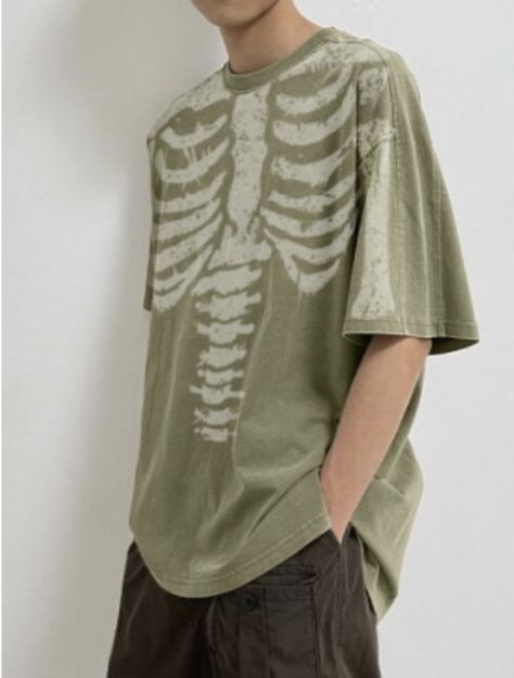 Plus Size Vintage Shirts, Loose Graphic Tee, Skeleton T-shirts, Grunge T Shirts Graphic Tees, Alt Graphic Tees, Earthy Grunge Outfits Men, Masc Fairy Grunge Outfit, Pop Punk Aesthetic Outfit, 90 Grunge Outfits