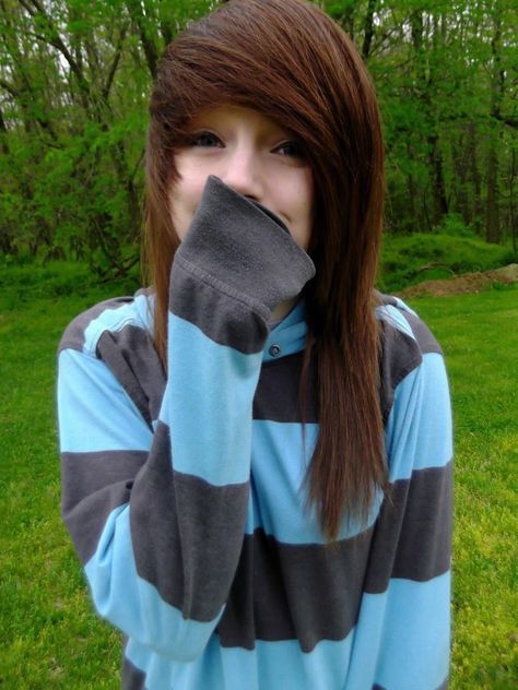 ieatsockz11 Brown Emo Hair, Scene Kid Hair, Emo Photography, Scene Emo Aesthetic, Haircut Idea, Emo Hairstyle, Scene Queen, Scene Style, Indie Scene