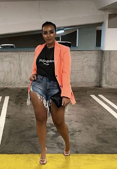 Blazer And Shorts Outfit, Blazer Outfits Casual, Outfit Classy, Blazer Outfit, Shorts Outfit, Heels Boots, Blazer And Shorts, Types Of Fashion Styles, Cute Casual Outfits