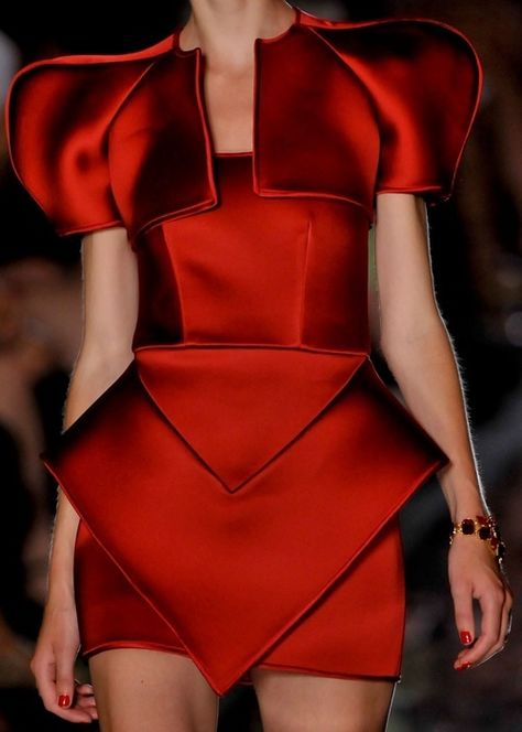 Alexandre Vauthier Couture Sculptural Fashion, Geometric Fashion, Design Moda, Alexandre Vauthier, Futuristic Fashion, Couture Details, Elie Saab, Mode Inspiration, Fesyen Wanita