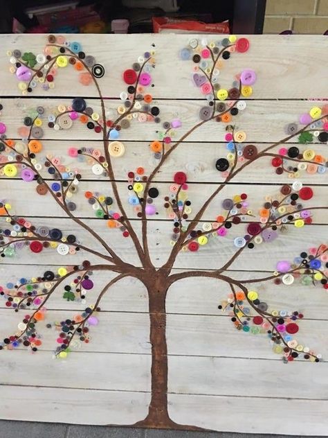 Button Tree Art, Diy Pallet Wall Art, Button Wall Art, Repurposed Pallet Wood, Boom Kunst, Tre Kunst, Diy Pallet Wall, Button Tree, Pallet Wall Art