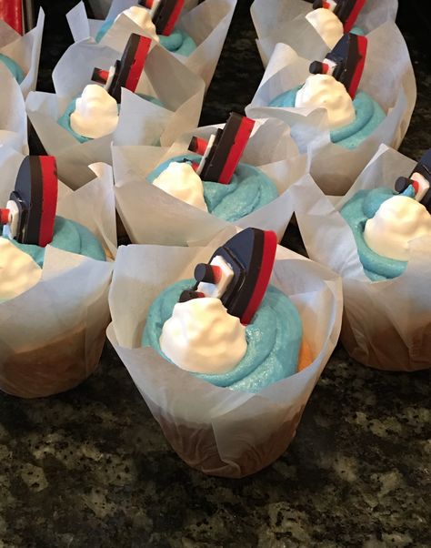 Titanic cupcakes Titanic Cupcakes, Titanic Birthday Party Ideas, Titanic Birthday Party, Titanic Themed Party, Titanic Birthday Cake, Titanic Party Ideas, Titanic Bday Party, Titanic Party Ideas Decor, Titanic Party