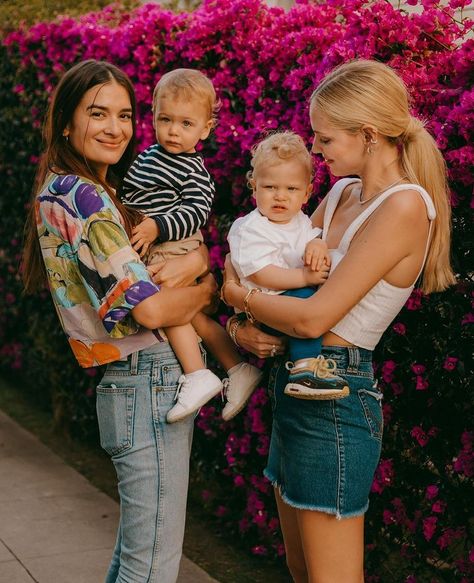 Lesbian Family Photos, Soccer Girlfriend, Chiara Ferragni Style, Cute Family Pictures, Family Photos With Baby, Happy Wife Happy Life, Dream Family, Girlfriend Goals, Girl Couple