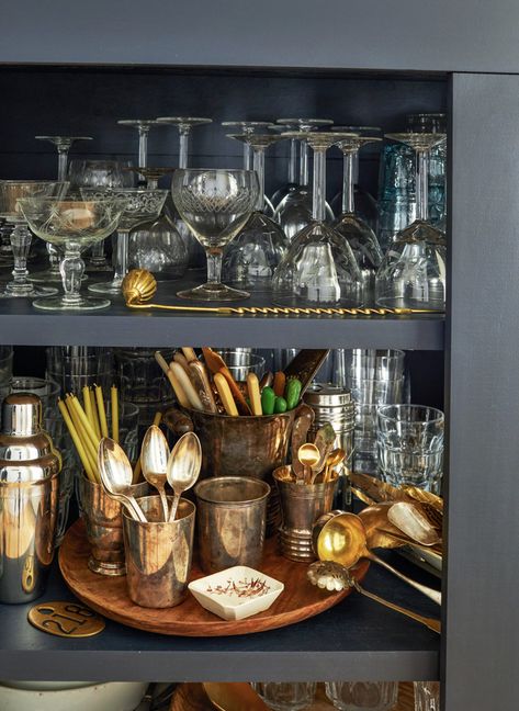 Bar Tray Styling, Bar Cart Inspiration, Bar Nook, Home Wet Bar, Home Bar Design, Bar Tray, Bar Inspiration, Instagram Ladies, Bar Cart Styling